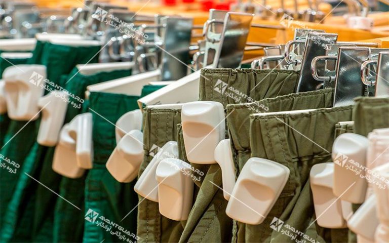 نصب تگ فروشگاهی به لباس