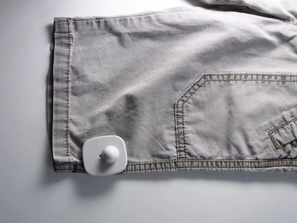 تگ لباس مربعی